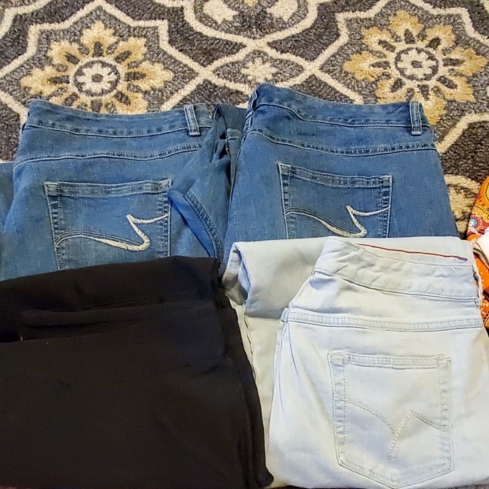 4 pairs of plus size jeans size 24w
